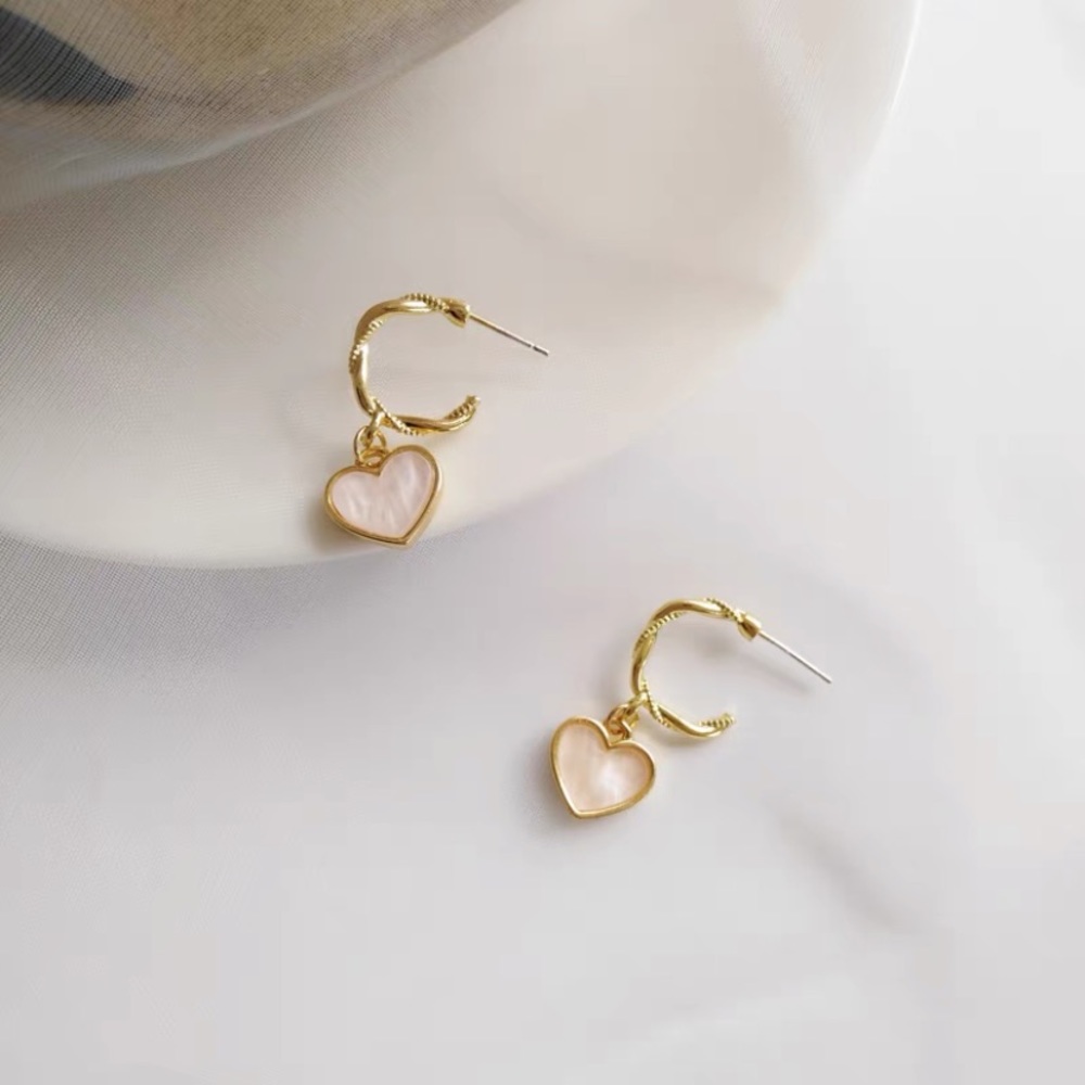 πππLast one Light Pink Heart Twist Hoop Earring - Picture 7 of 13